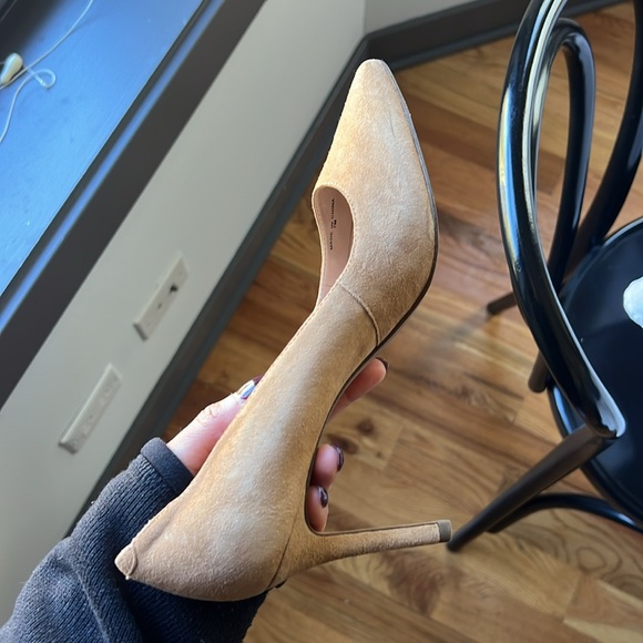 Banana Republic Madison Pump - size 7, like new condition - Picture 5 of 7
